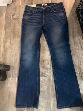 Wrangler Indigo Blue Mid-Rise Jeans